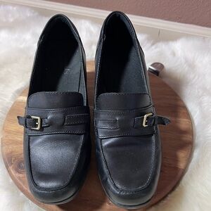 Clarks Black Leather Heeled Loafers Size 8.5